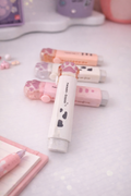 Gomme rétractable patte de chat kawaii posée sur un bureau – Mimisu
