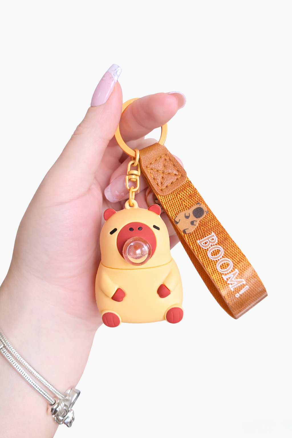 Porte-clé kawaii Boom Bear dragonne BOOM accroché à un sac – Mimisu
