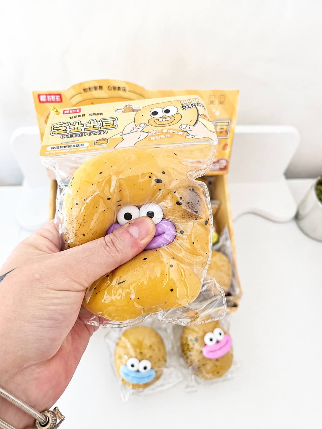 Squishy Cheese Potato kawaii tenu à la main, jouet anti-stress patate au fromage avec yeux mobiles