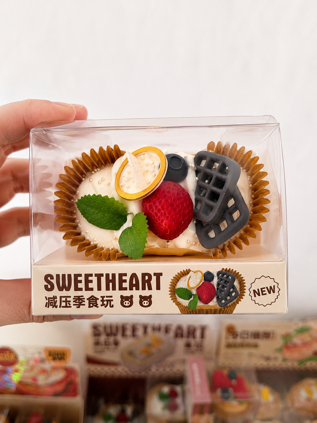Squishy Gâteau Sweetheart Kawaii Aimanté 🎂 – Boîte Vitrine