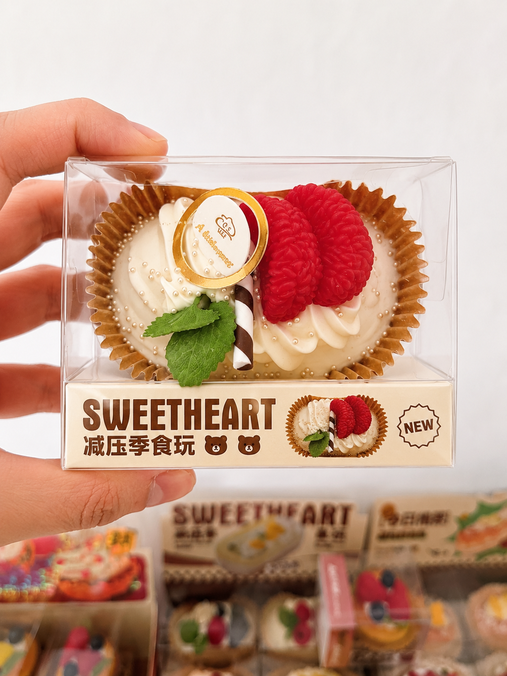 Squishy Gâteau Sweetheart Kawaii Aimanté 🎂 – Boîte Vitrine
