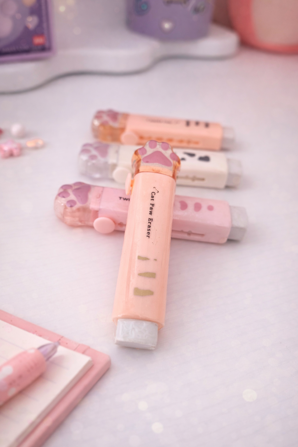 Gomme rétractable kawaii patte de chat tenue en main pour montrer la taille – Mimisu
