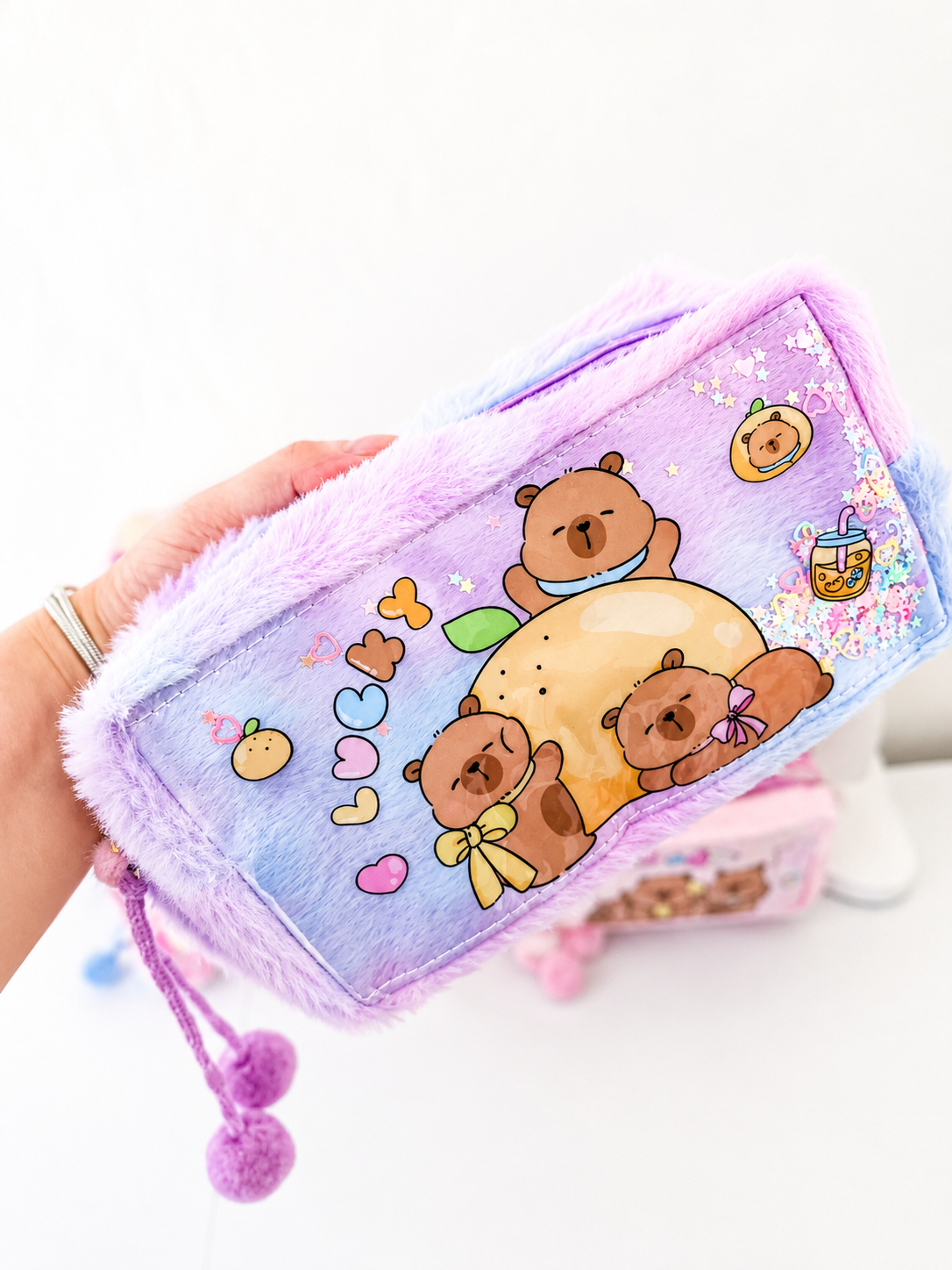 Trousse kawaii Capybara peluche ouverte pour montrer l'intérieur – Mimisu
