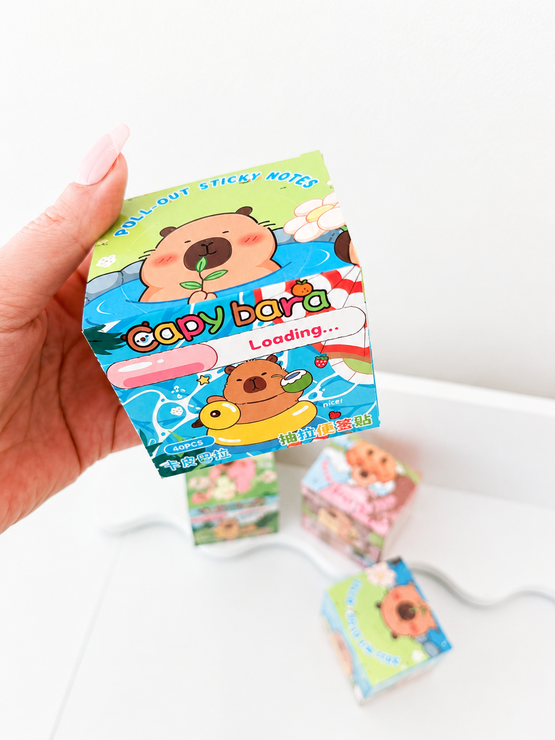 Capybara pull-out sticky notes kawaii tenu en main pour montrer la taille – Mimisu
