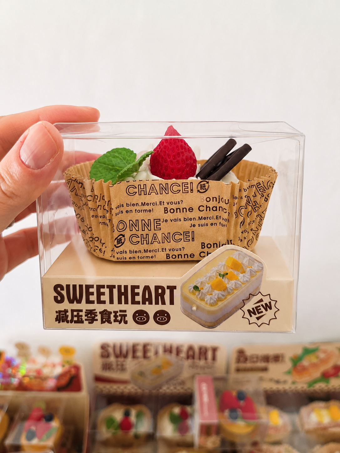 Squishy Gâteau Sweetheart Kawaii Aimanté 🎂 – Boîte Vitrine