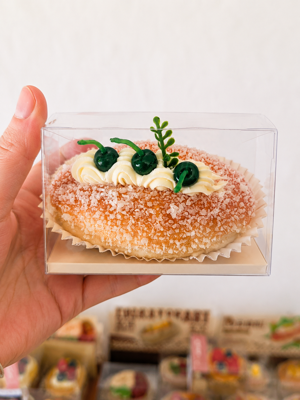 Squishy Éclair Sweetheart Kawaii Aimanté 🍋🧡 – Boîte Vitrine