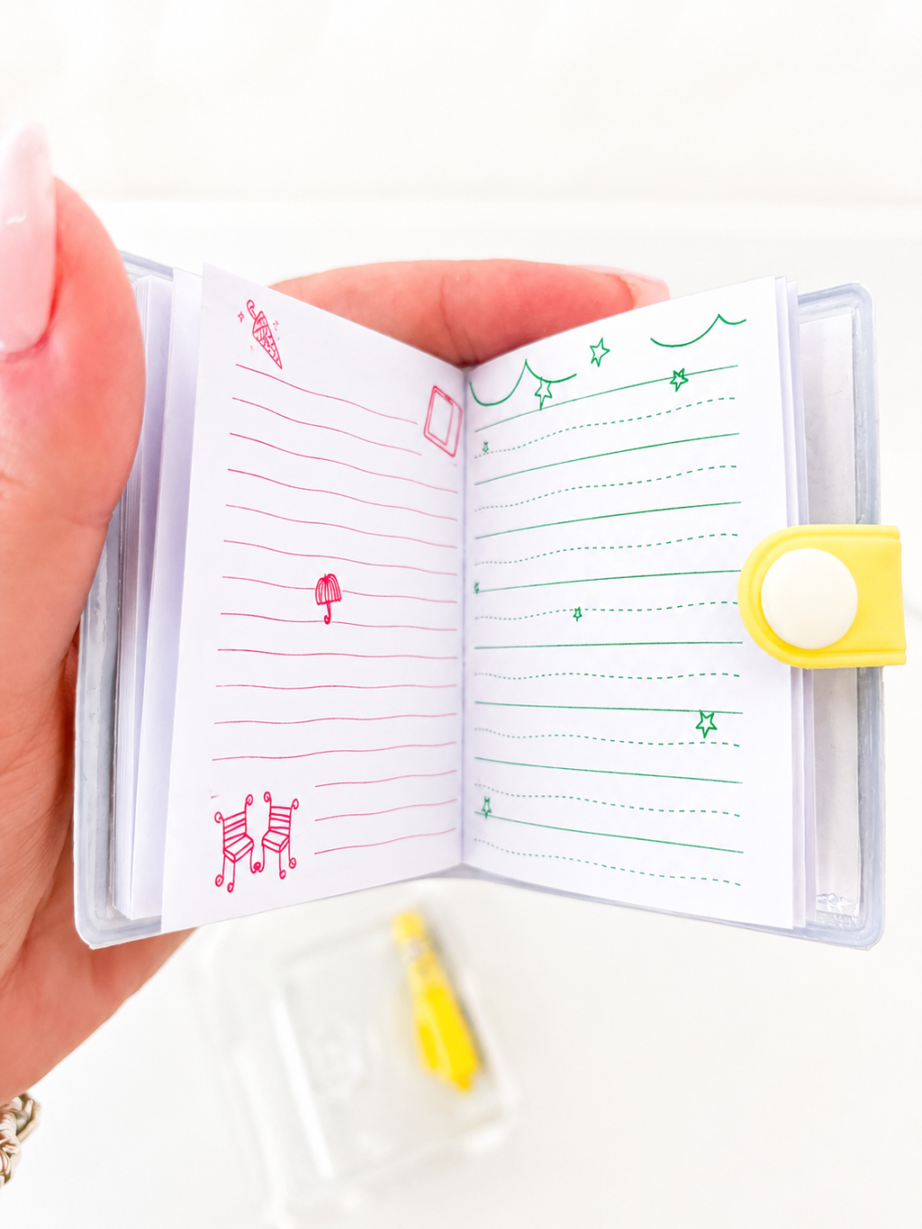 Mini carnet kawaii Sanrio et stylo sur fond blanc – Mimisu
