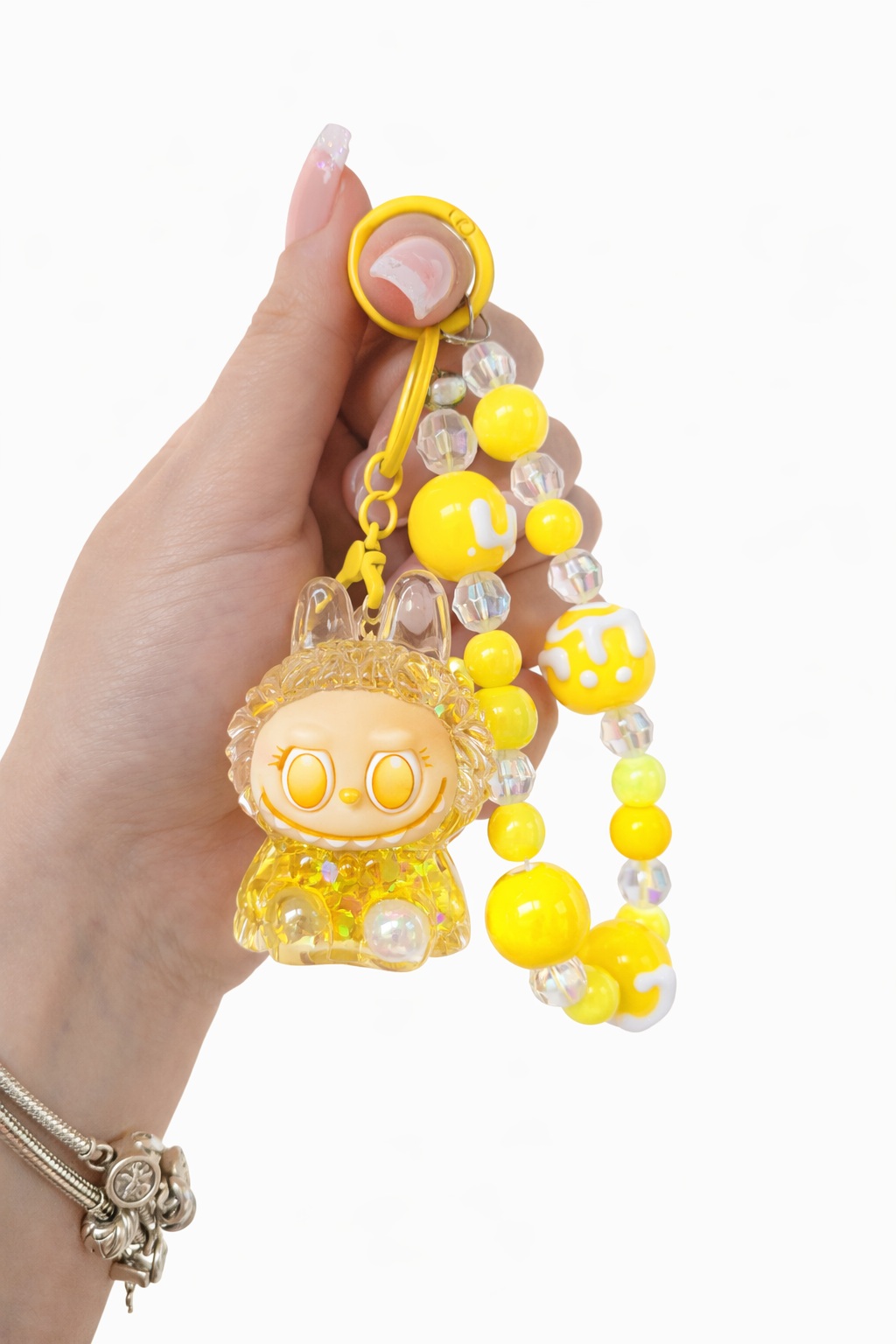Porte-clé bracelet perles cristal kawaii tenu en main pour montrer la taille – Mimisu
