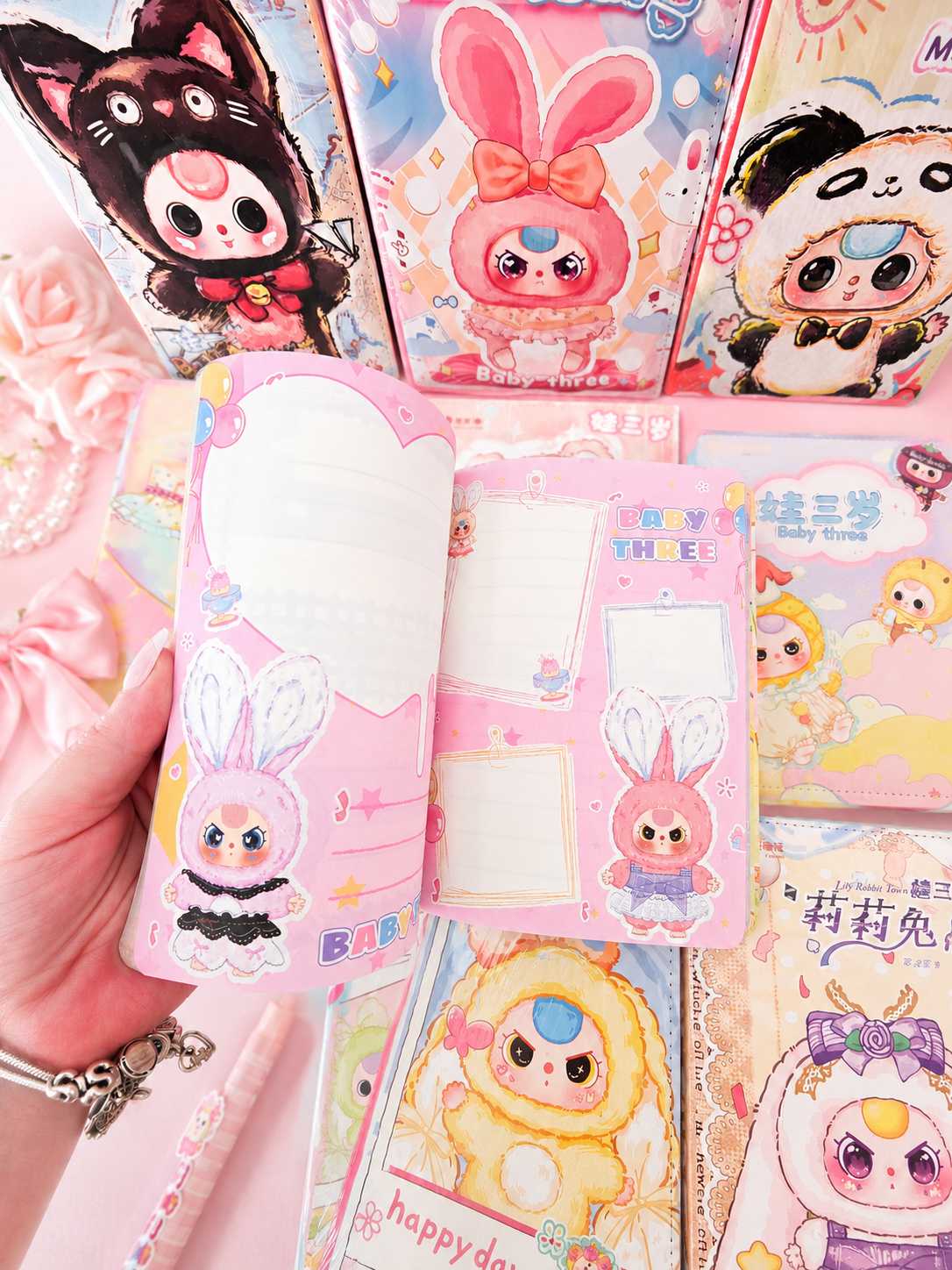 Carnet journaling kawaii Baby Three détail couverture illustration mignonne – Mimisu
