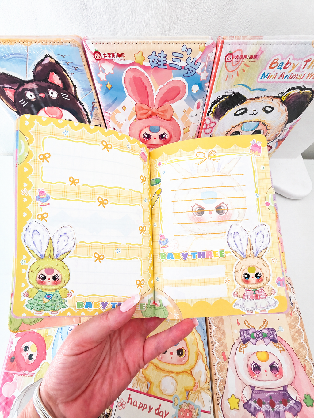 Carnet journaling kawaii Baby Three ouvert pour montrer les pages intérieures – Mimisu
