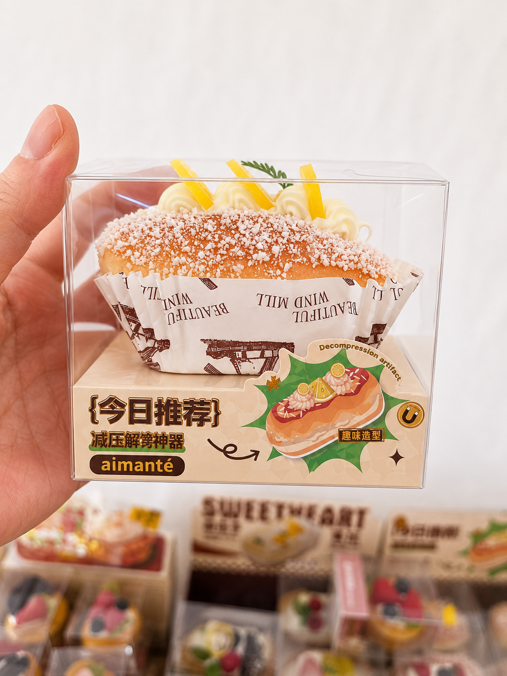 Squishy Éclair Sweetheart Kawaii Aimanté 🍋🧡 – Boîte Vitrine