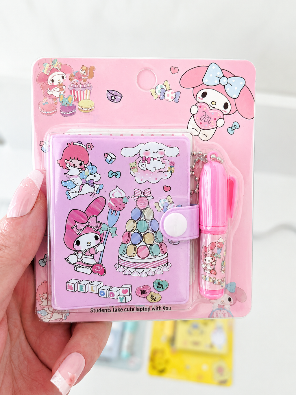 Mini carnet kawaii Sanrio ouvert pour montrer les pages intérieures – Mimisu
